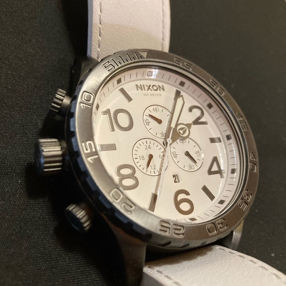 Nixon 51-30 Chrono White Leather band Watch - Picture 2 of 7